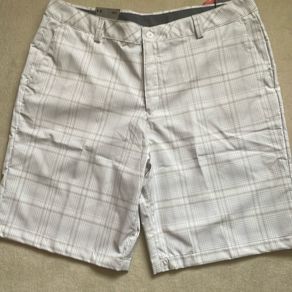 UNDER AMOUR REDUCED mens heat gear golf shorts size 40